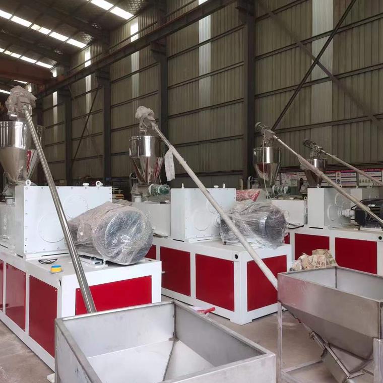 PE管材設(shè)備生產(chǎn)線的清洗細節(jié)